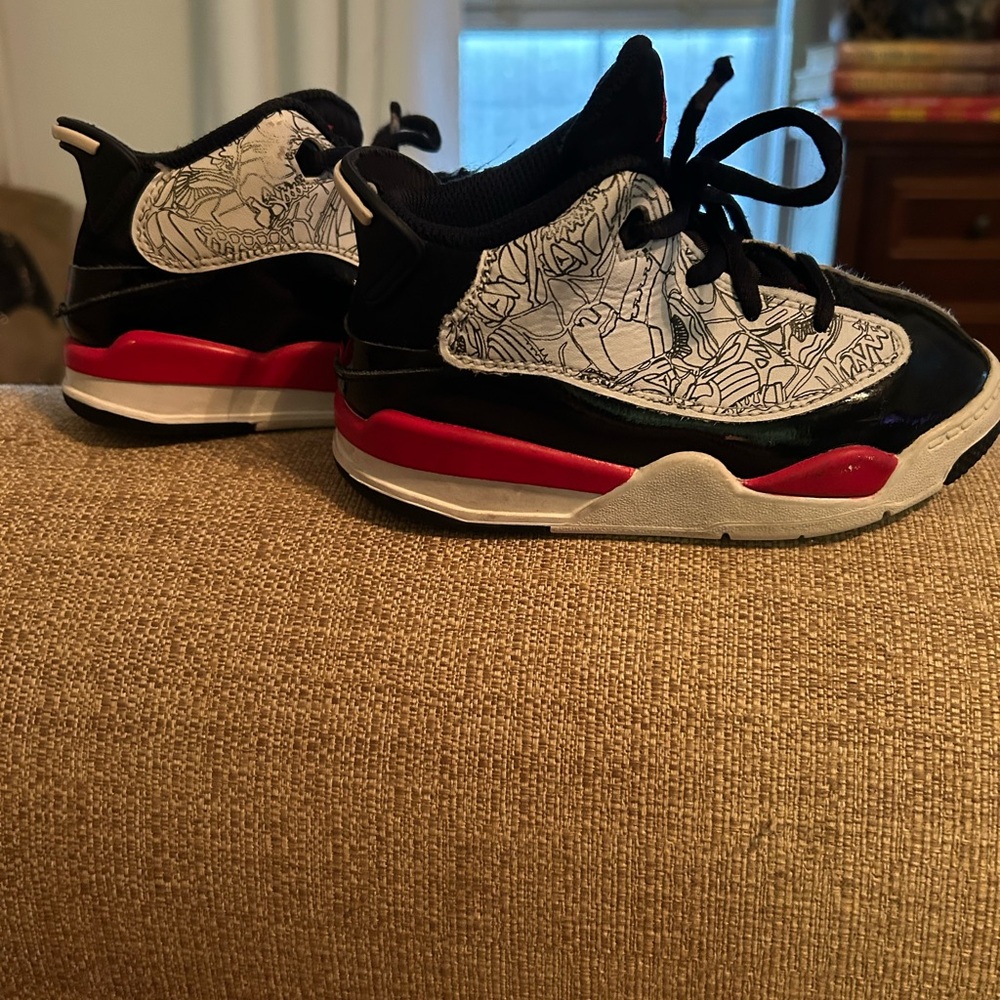 Jordan Dub Zero White Varsity Red Black DV1359-162 Kids Size 9C